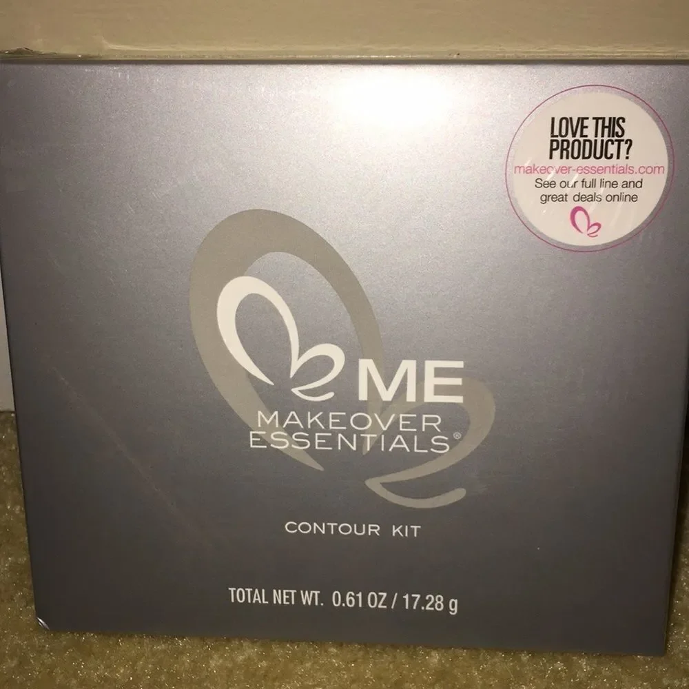 Me Makeover Essentials contour kit